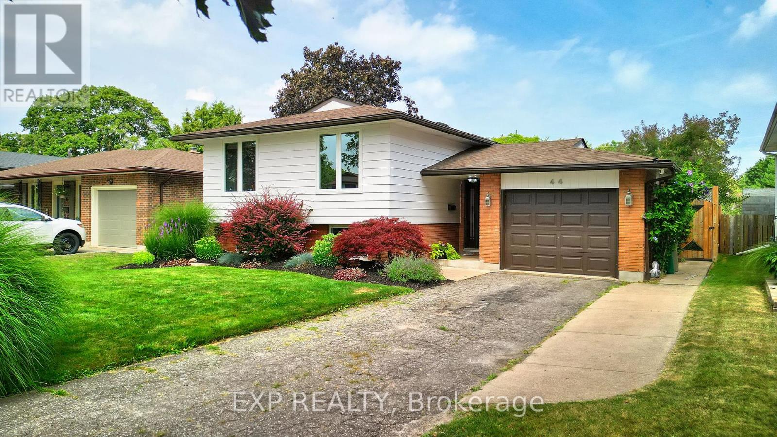44 Royal Orchard Cres, St. Catharines, ON L2N 4E9