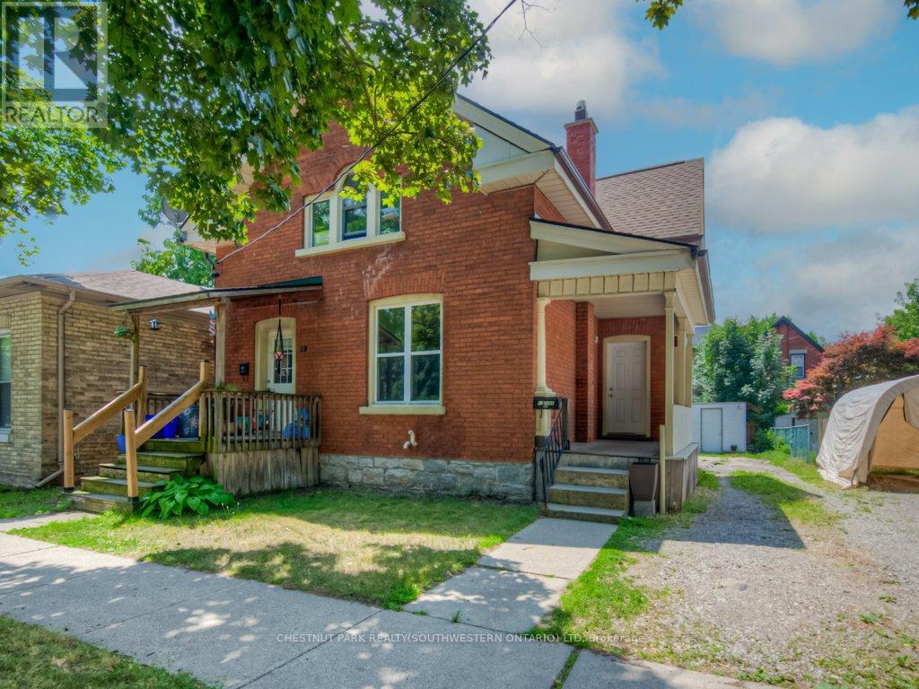 12 Duke St, Brantford, ON N3T 3T3
