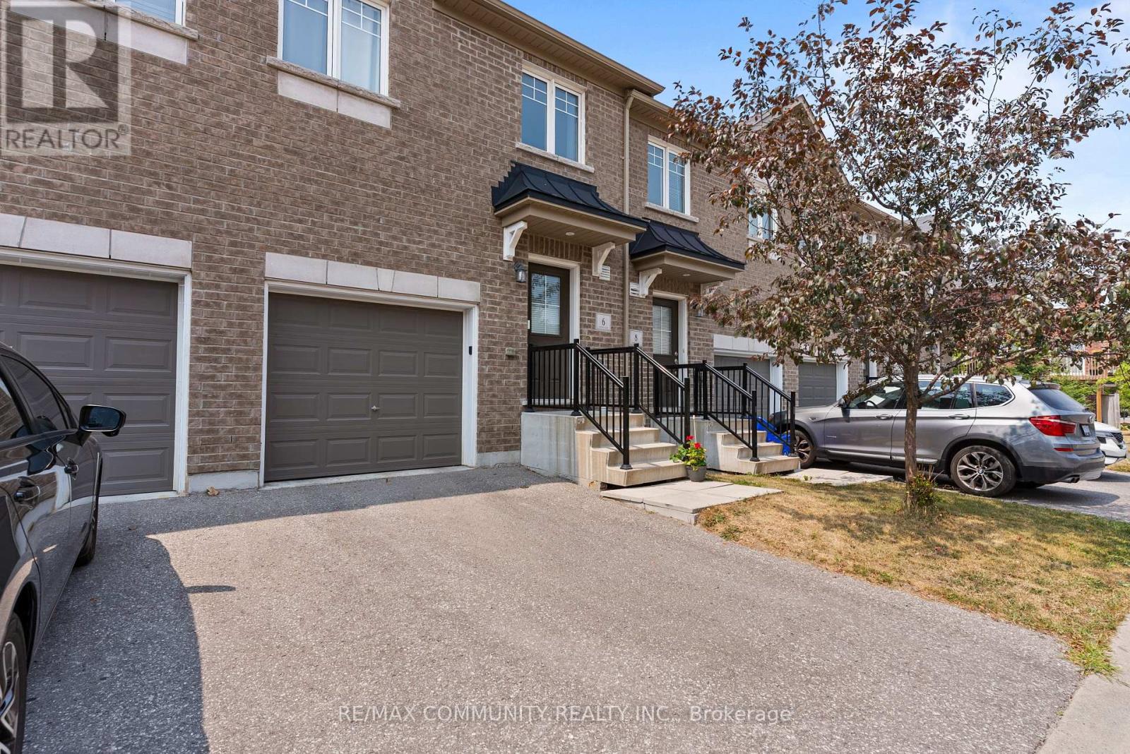6 Ken Bromley Ln, Clarington, ON L1C 0S4