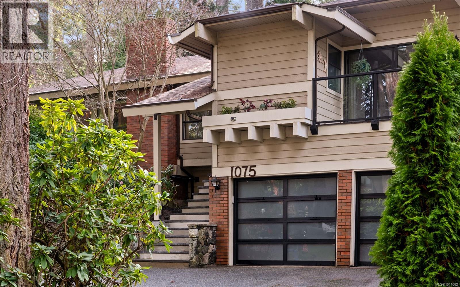 1075 Quailwood Pl, Saanich, BC V8X 4P7