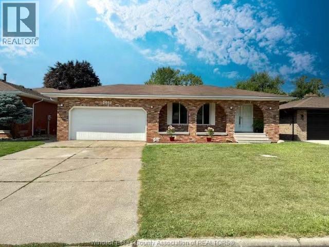 2951 St Clair Ave, Windsor, ON N9E 4A1