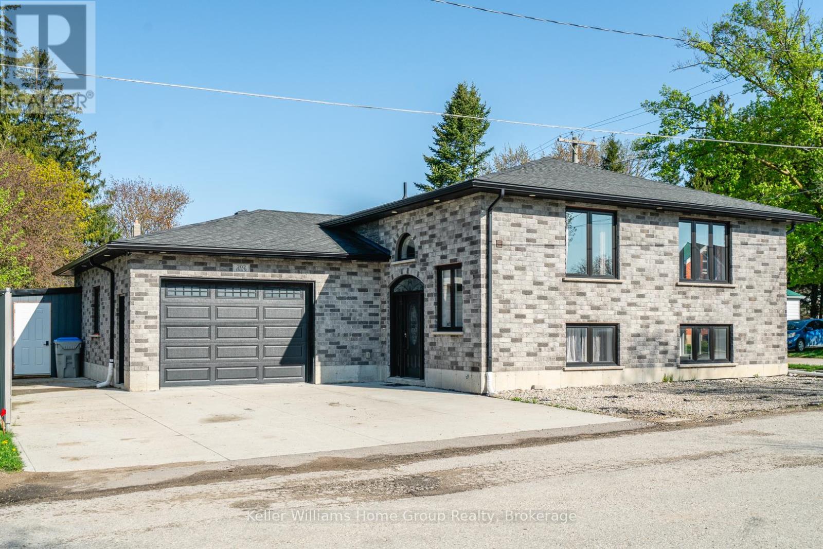 202 Ellen St, North Perth, ON N0G 1B0