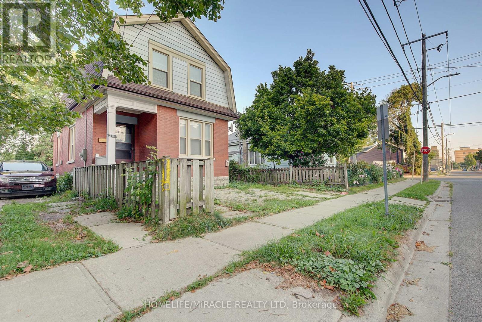 201 Clarence St, London, ON N6B 2J8
