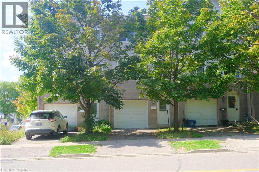 59 Mooregate Cres, Kitchener, ON N2M 2E9