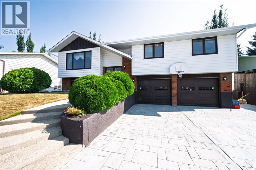 23 Berry Ave, Red Deer, AB T4R 1K7