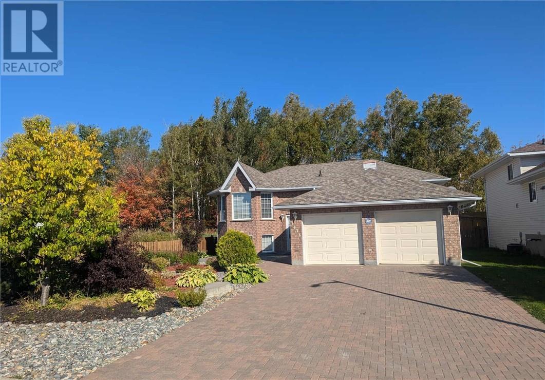 1676 Agincourt Ave, Sudbury, ON P3A 5Y1