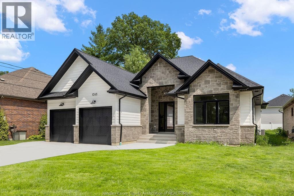 3850 Lasalle Woods Blvd, Lasalle, ON N9H 0L6