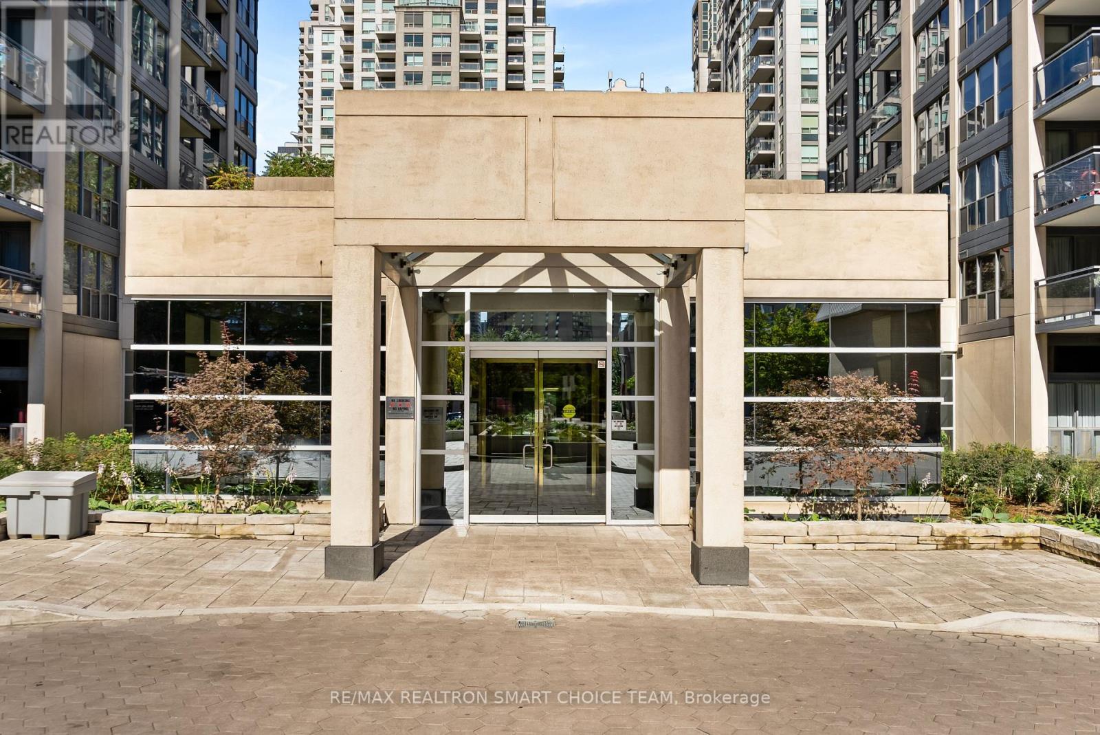 1211 28 Hollywood Ave, Toronto, ON M2N 6S4