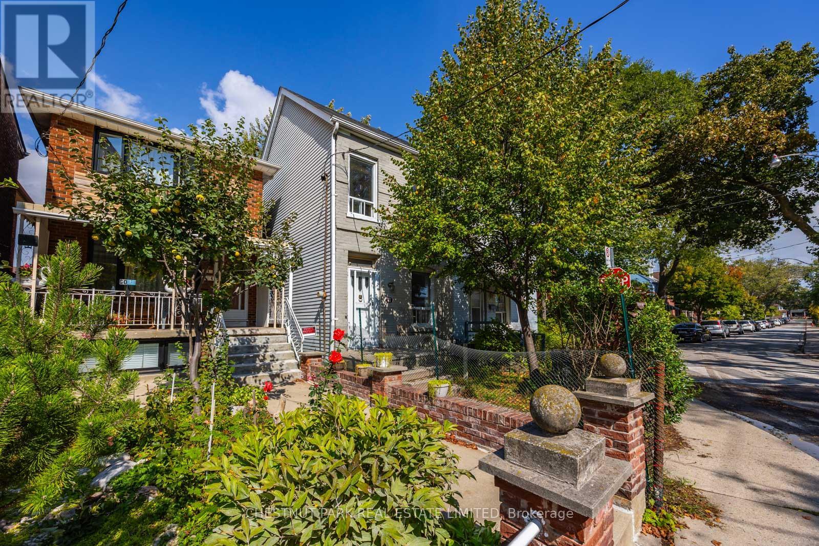 62 Garnet Ave, Toronto, ON M6G 1V7