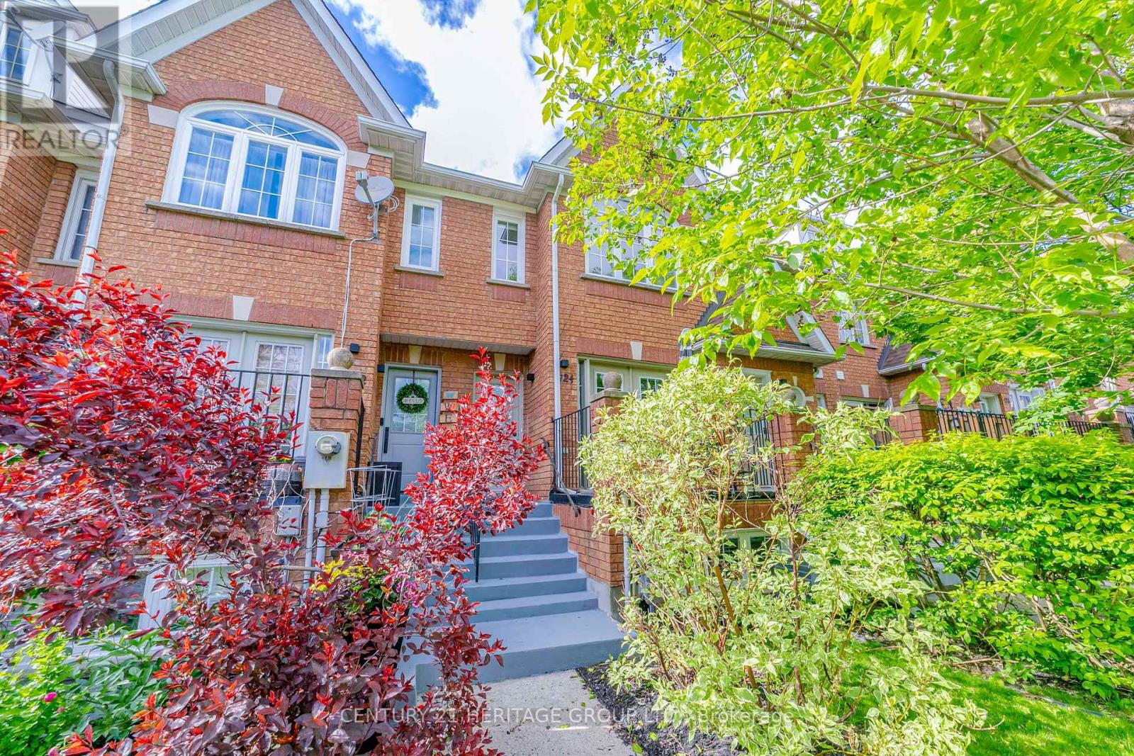 124 Rory Rd, Toronto, ON M6L 3G4