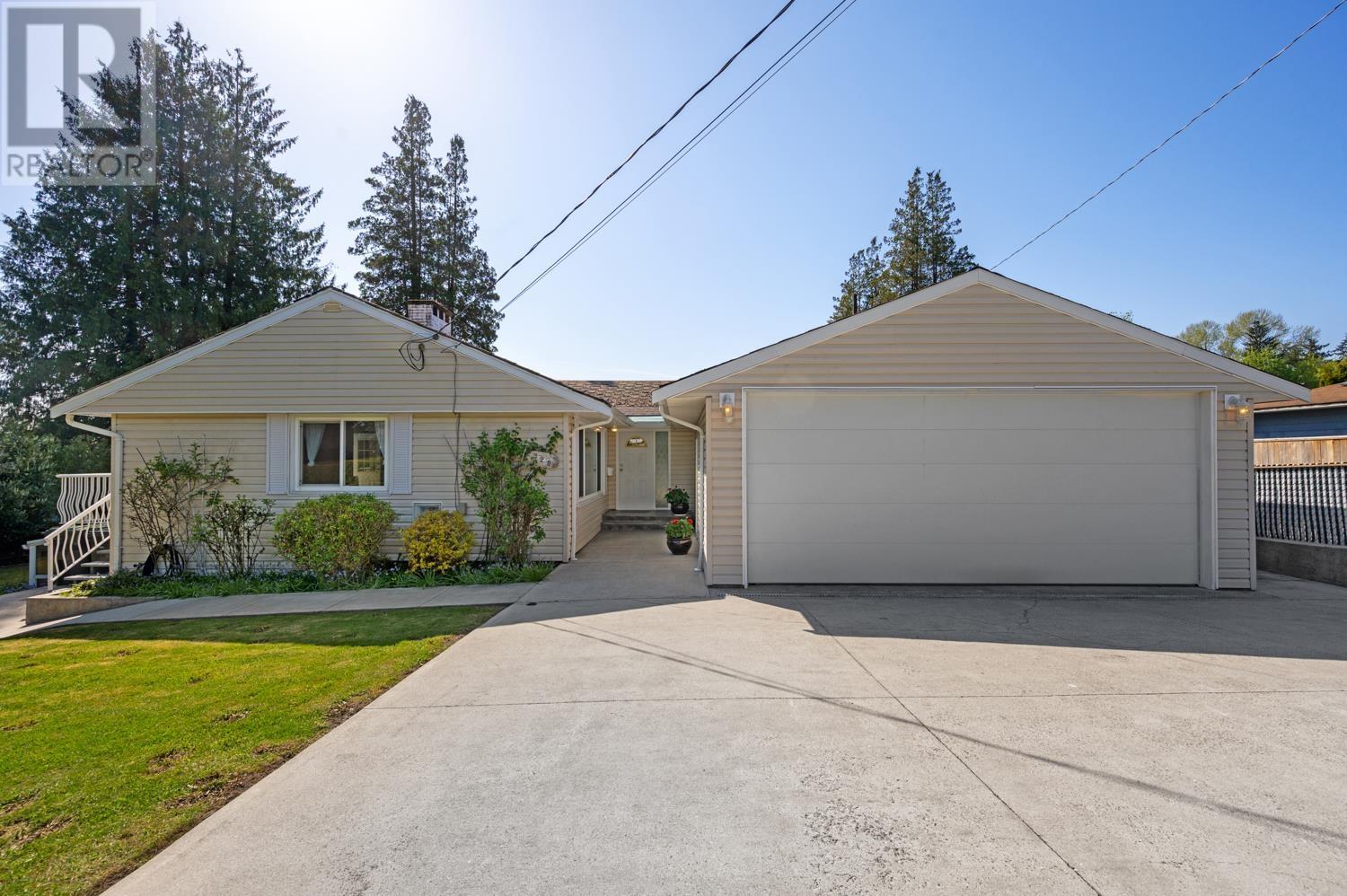 320 Walker St, Coquitlam, BC V3K 4C9