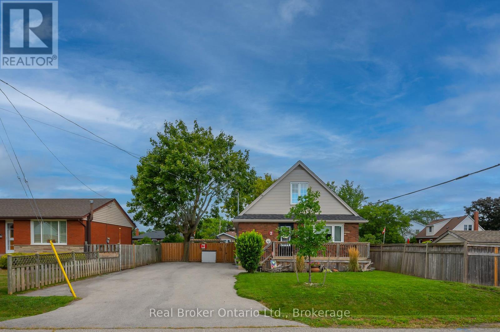 2 Cherry Ave, Grimsby, ON L3M 2G9