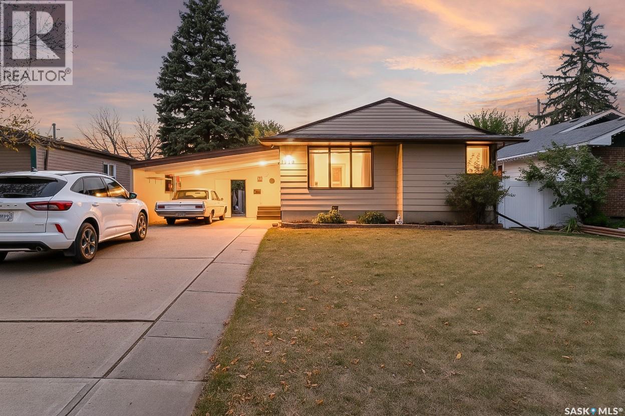 1230 Grace St, Moose Jaw, SK S6H 3C7