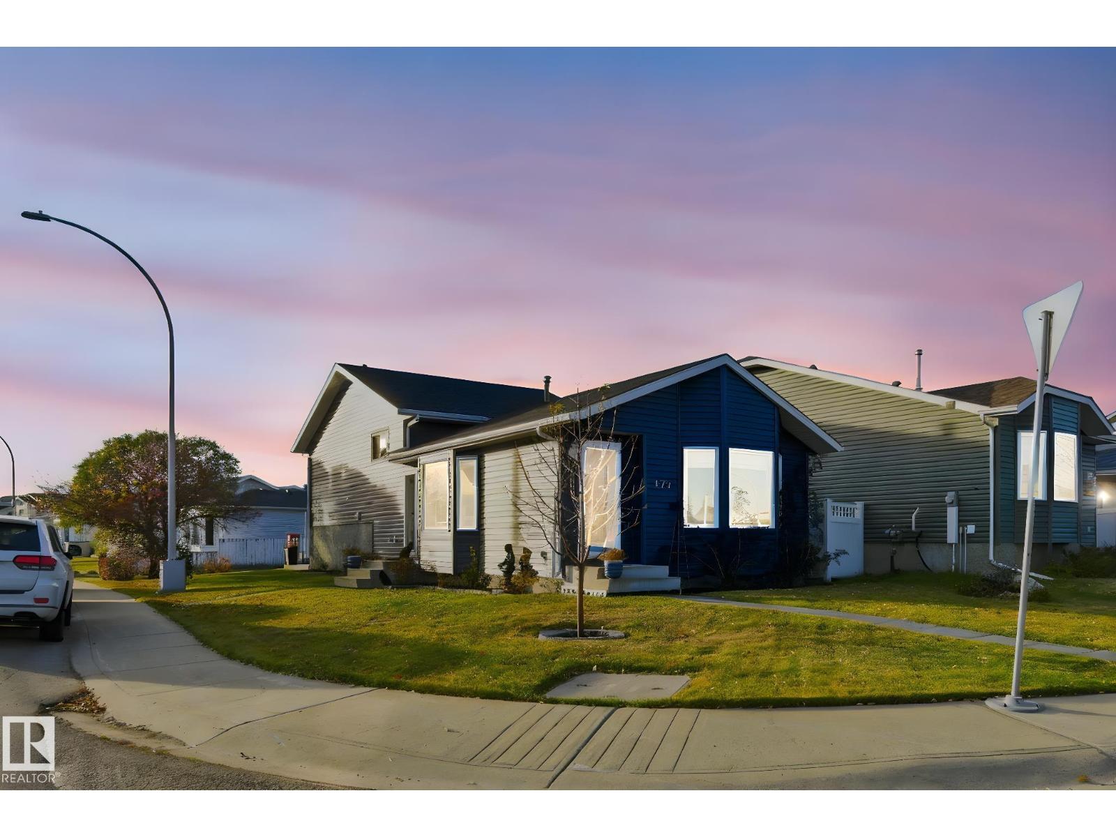 373 Kline Cr NW, Edmonton, AB T6L 6K7