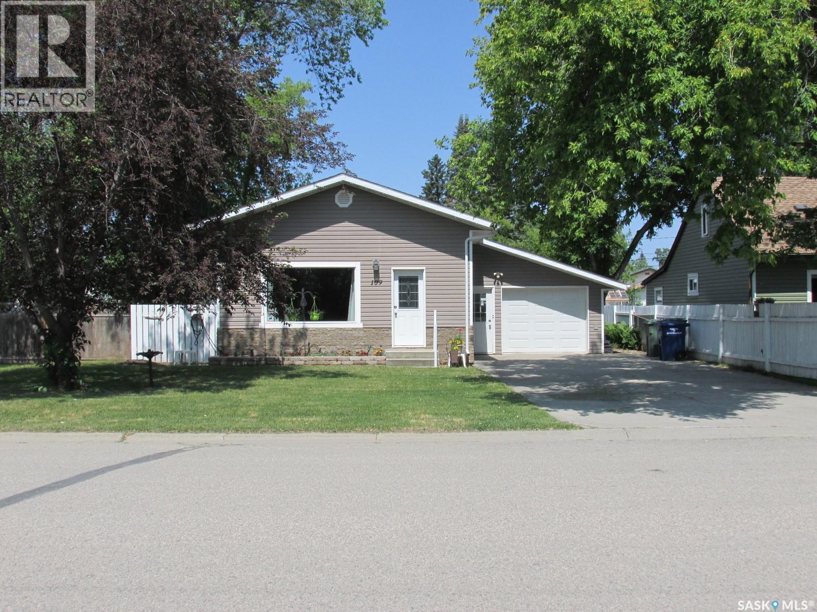 109 7 Avenue East, Nipawin, SK S0E 1E0