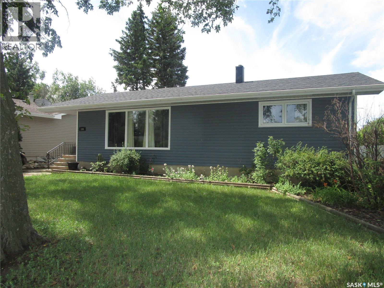 100 Bell Rd, Assiniboia, SK S0H 0B0