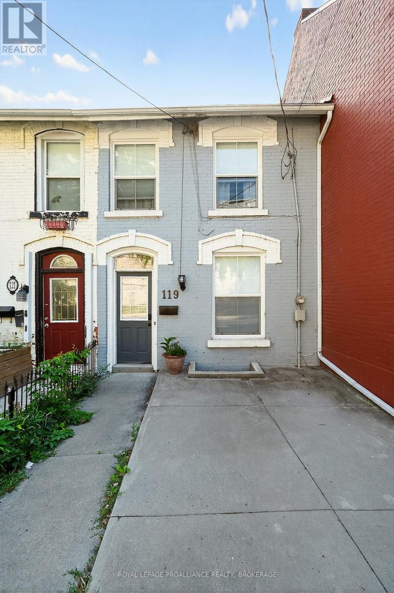 119 Montreal St, Kingston, ON K7K 3E9