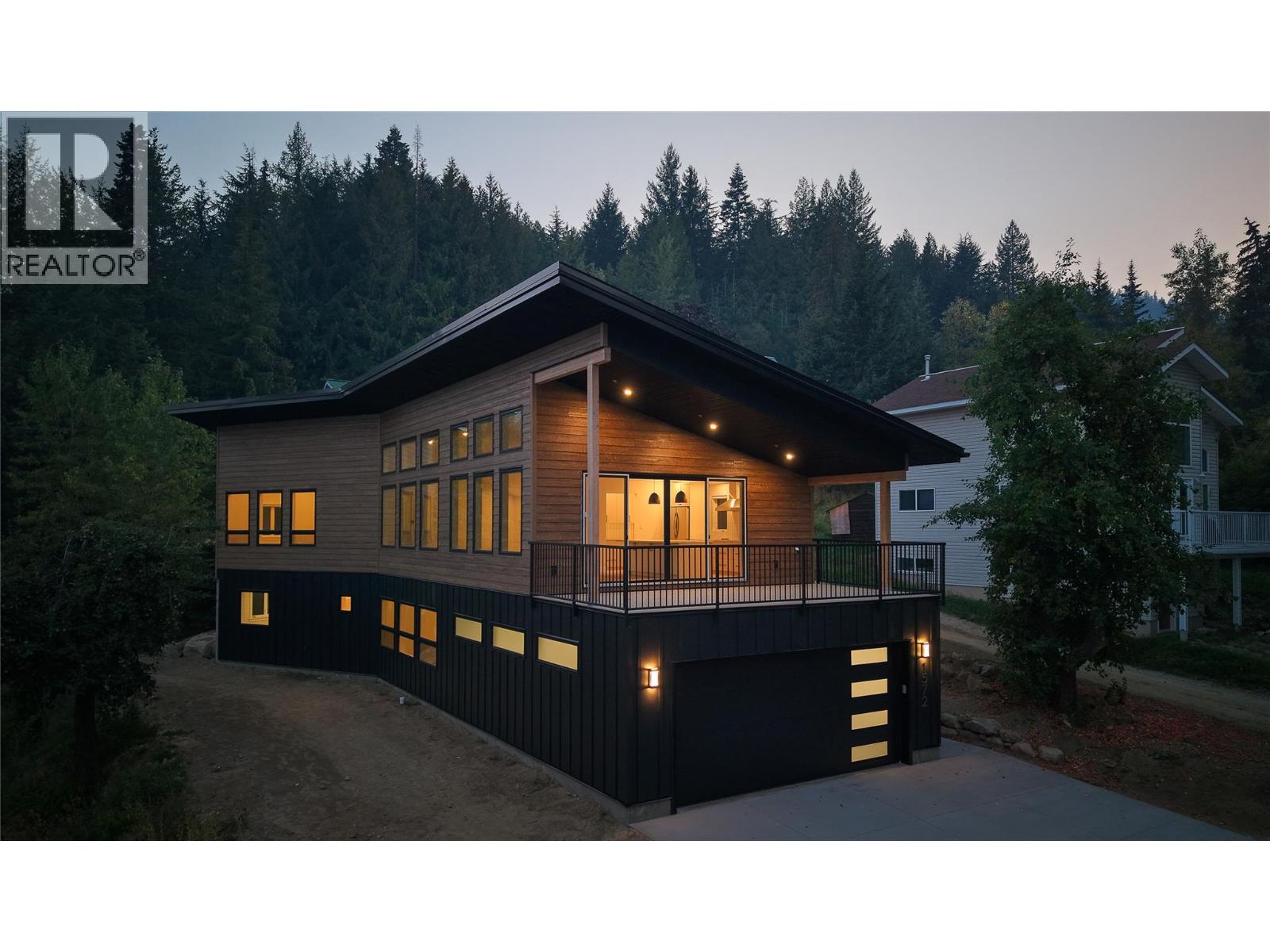 1572 Treadwell St, Rossland, BC V0G 1Y0
