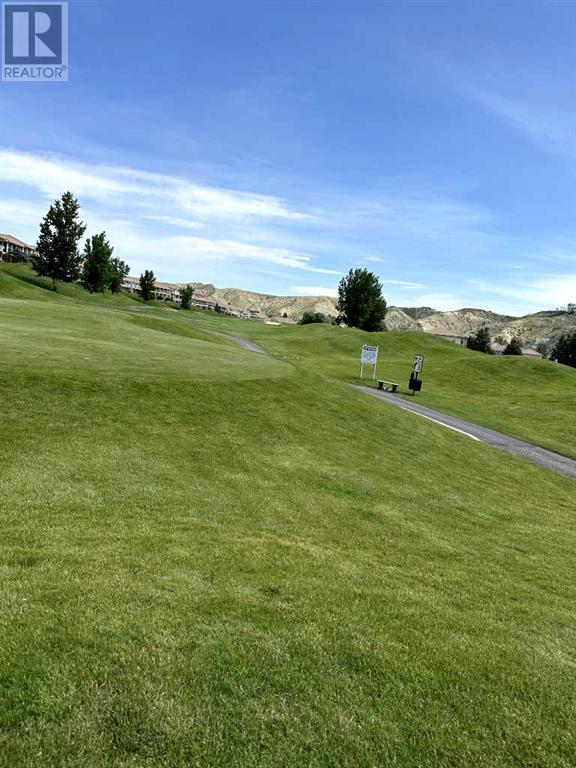 260 Canyon Blvd W, Lethbridge, AB T1K 6V1
