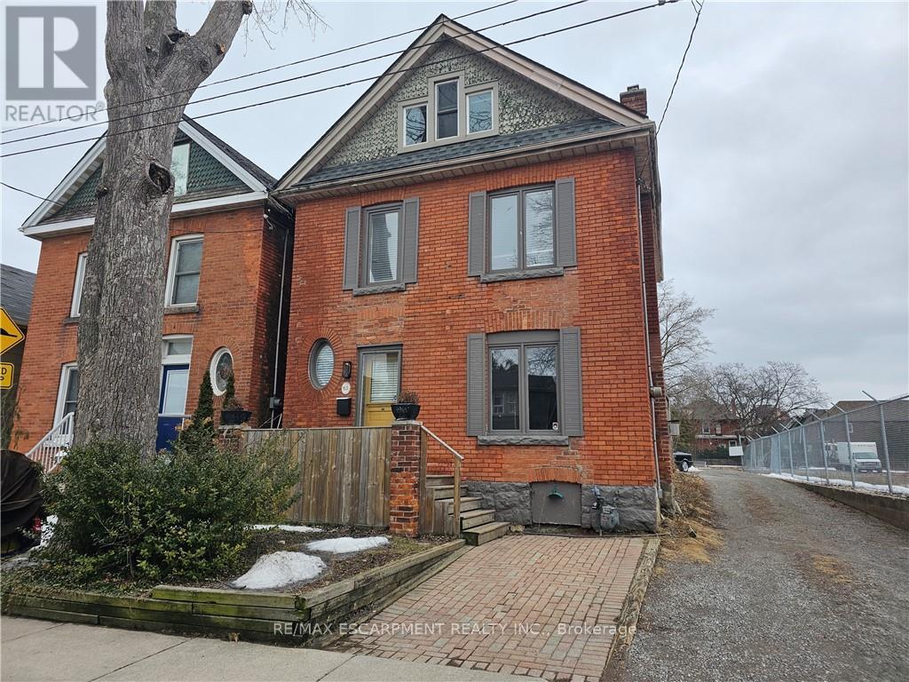 63 New St, Hamilton, ON L8P 4J7