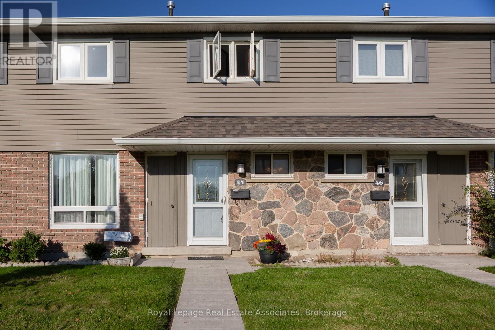 44 Village Ct, Brampton, ON L6W 1A6