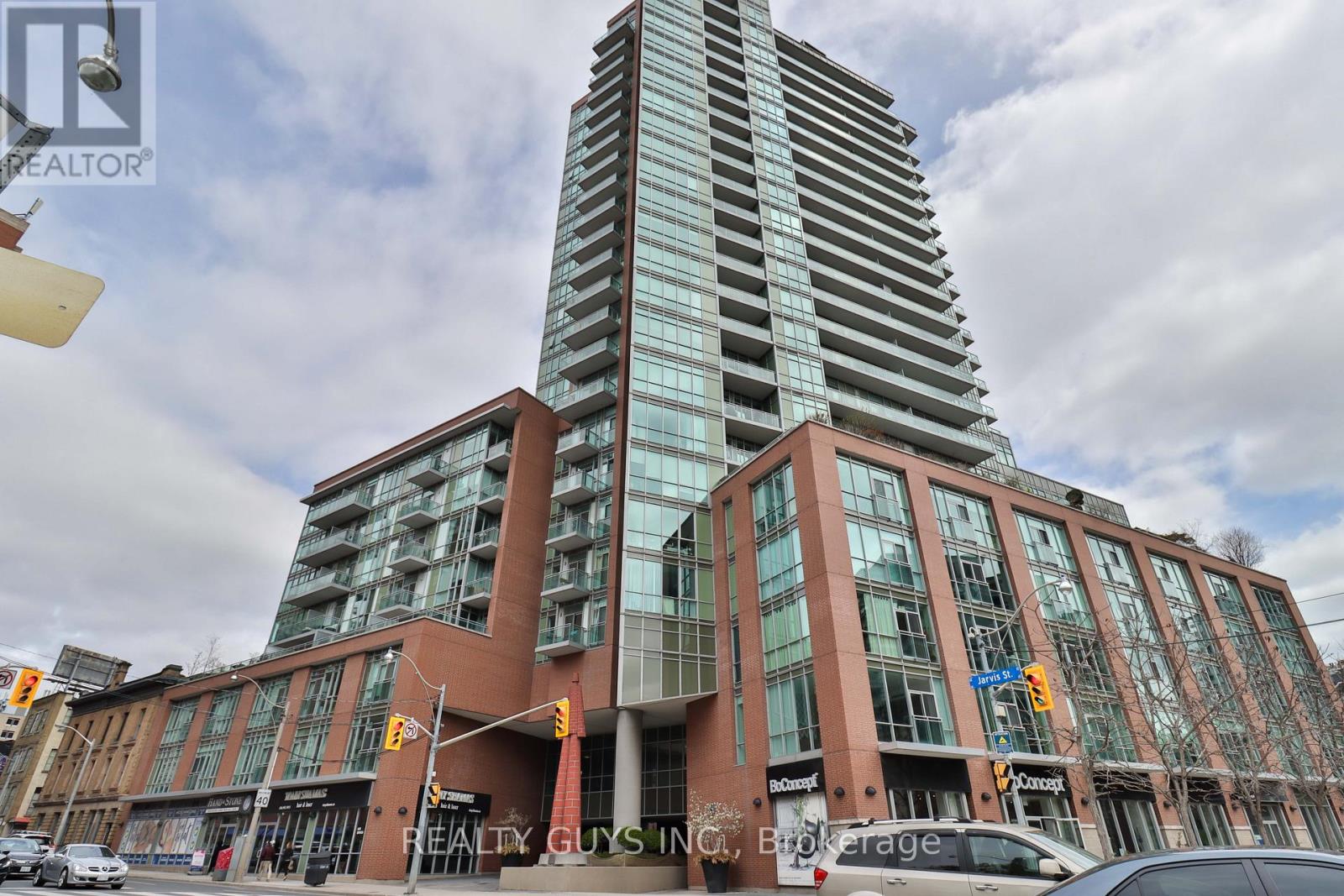 631 112 George St, Toronto, ON M5A 4P8