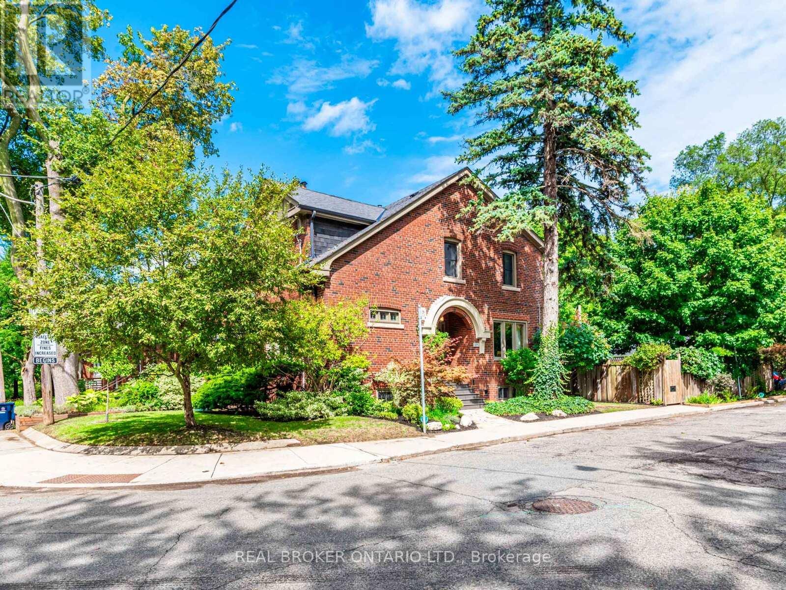1 Phin Ave, Toronto, ON M4J 1H9