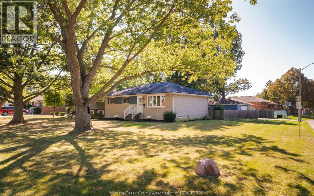 5 Riviera, Amherstburg, ON N9V 3A5