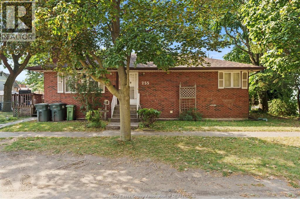 255 Chippawa St, Windsor, ON N9C 4G4