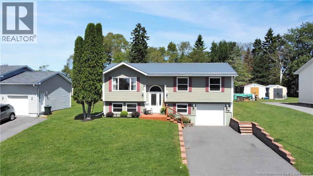 15 Hernani Ct, Saint John, NB E2M 5P8