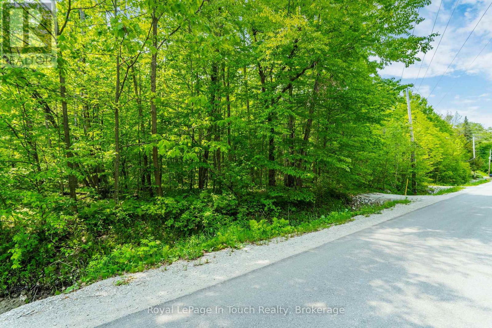 22 Champlain Road, Tiny, ON L9M 0C1
