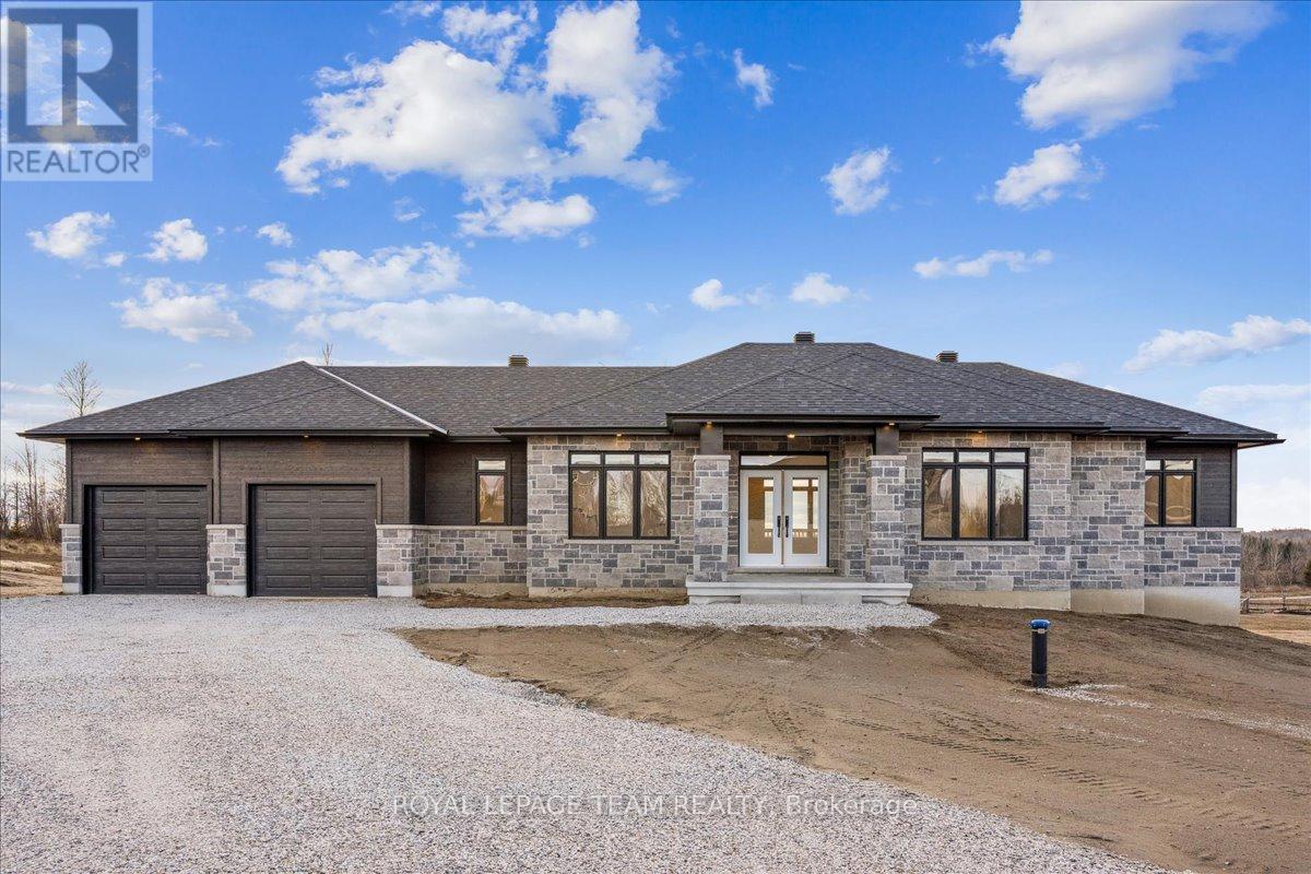 91 Hogan Dr, Mcnabbraeside, ON K7S 0H8