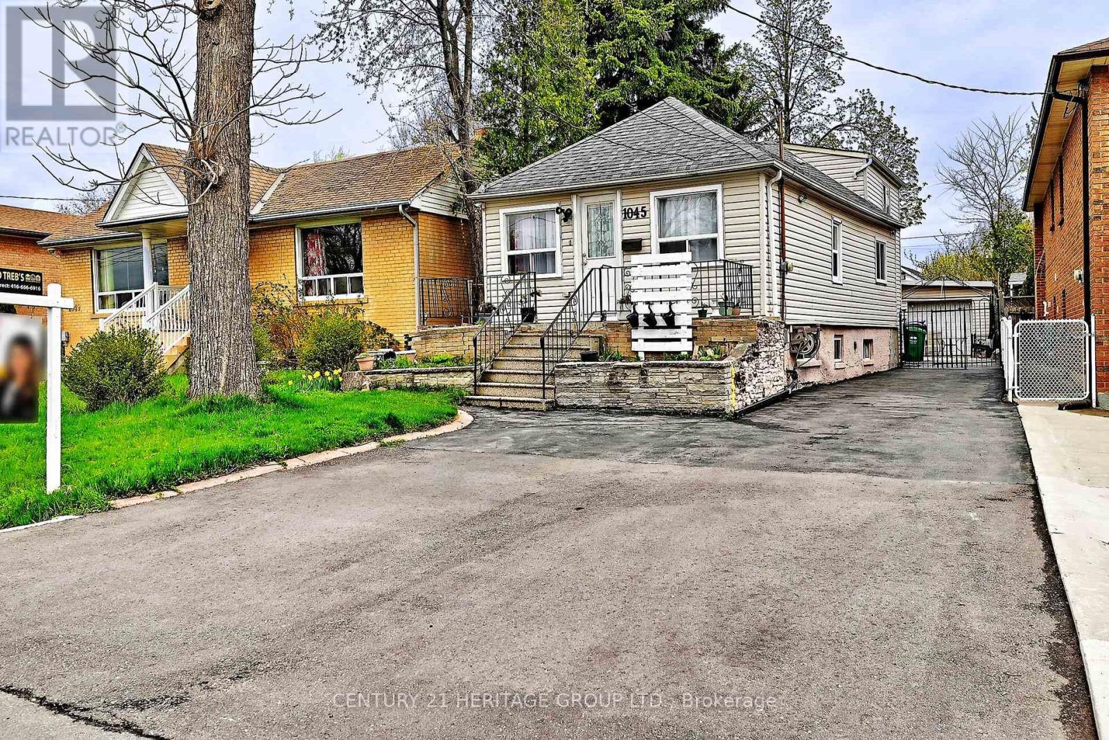 1045 East Ave, Mississauga, ON L5E 1X1