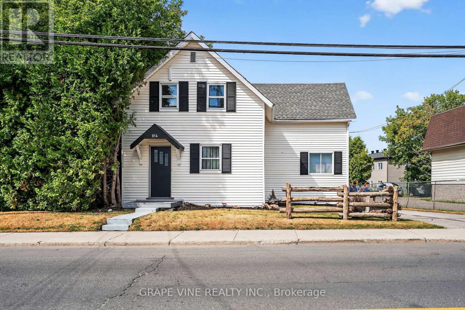 814 Laurier St, Clarence-Rockland, ON K4K 1E3