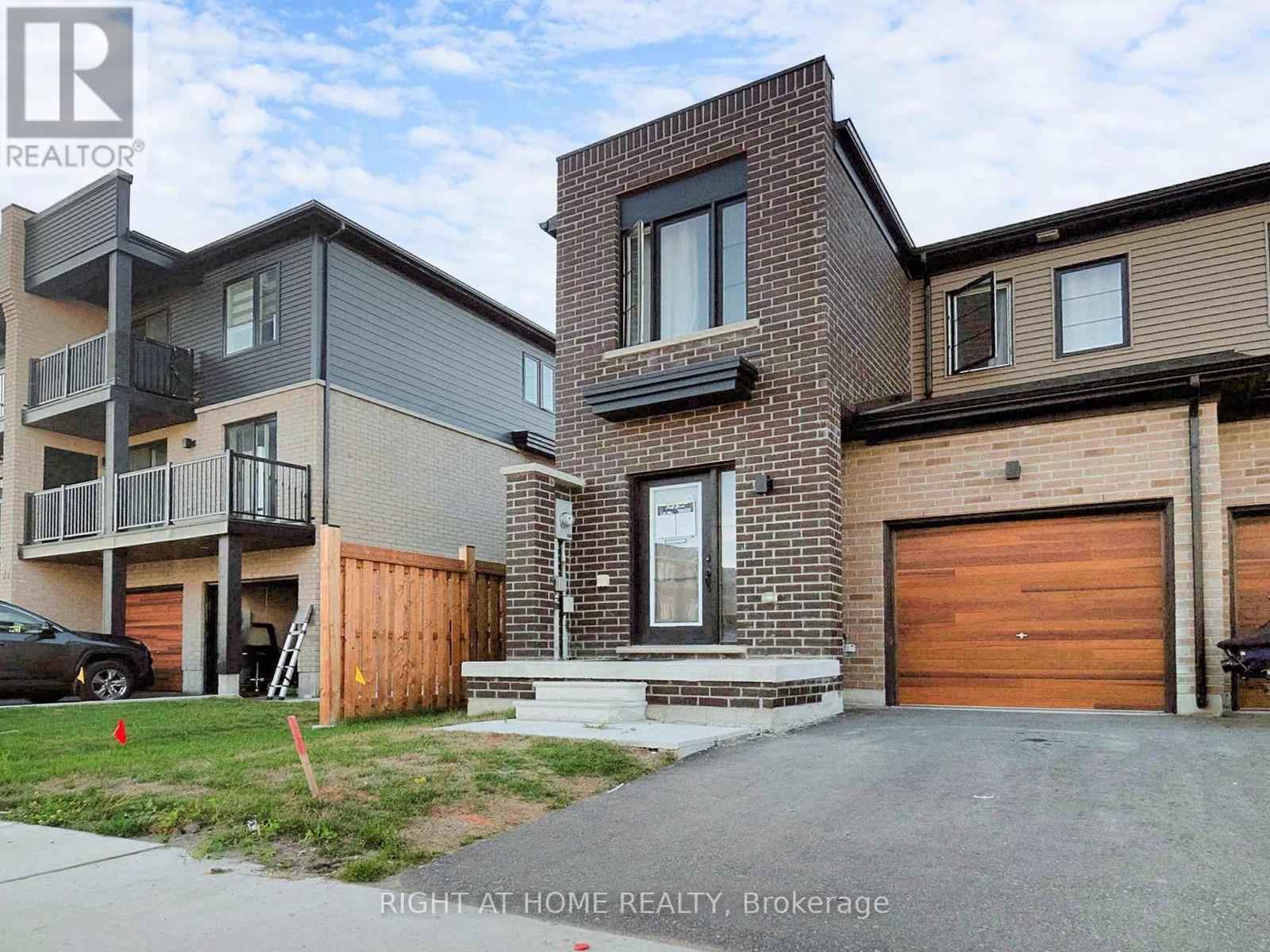 33 Pumpkin Corner Cres, Barrie, ON L9J 0C2