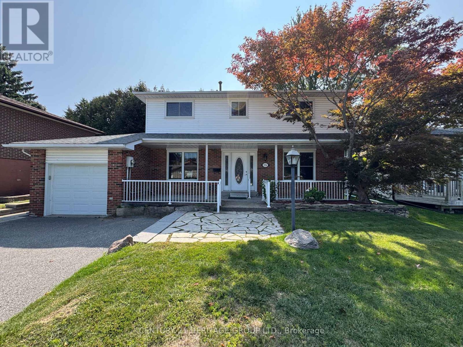 584 Arnhem Dr, Oshawa, ON L1G 2J6