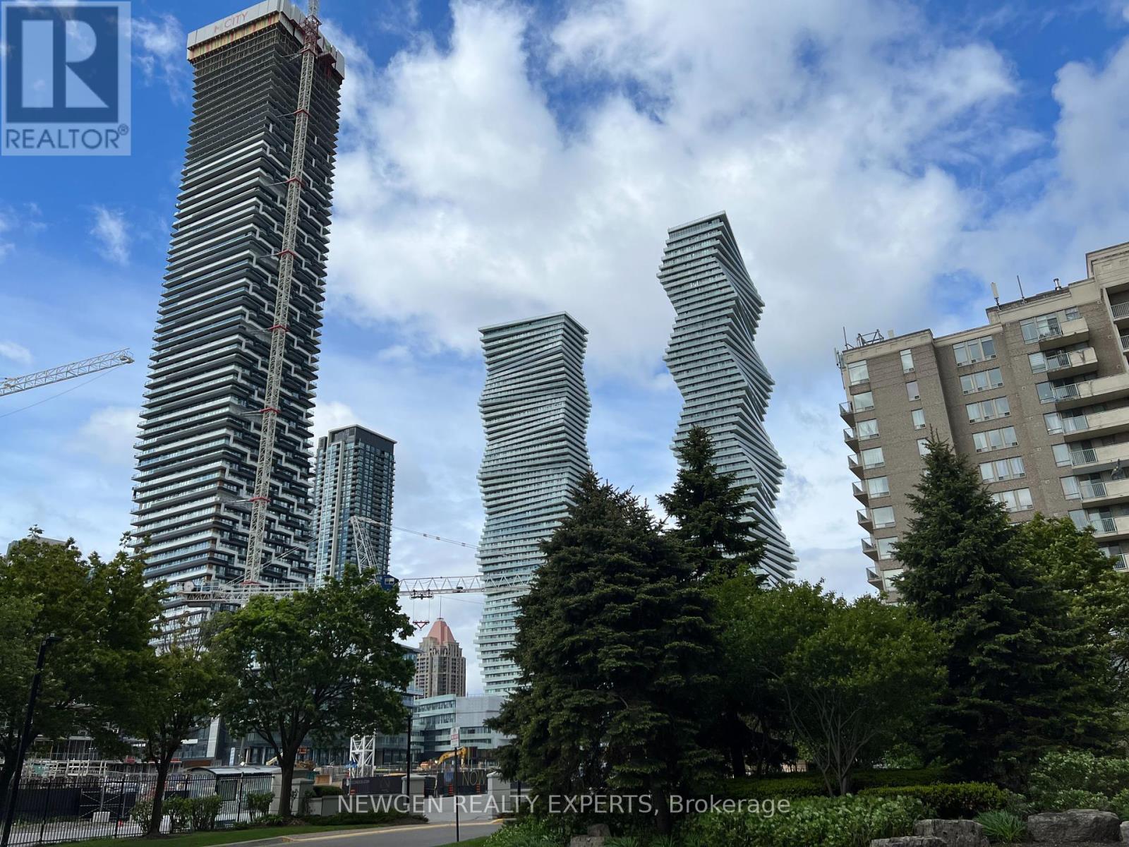 550 Webb Dr #12 Dr, Mississauga, ON L5B 3Y4