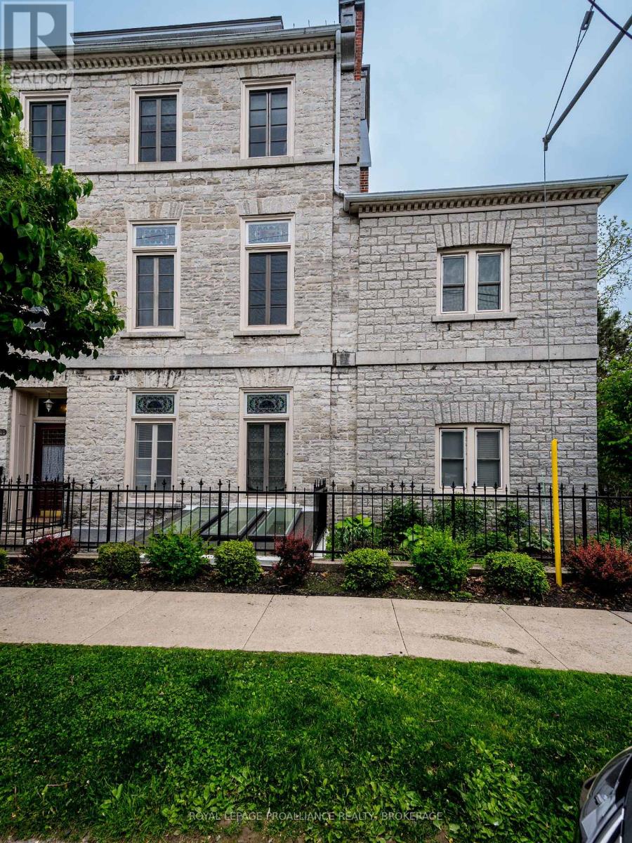 7 131 King St E, Kingston, ON K7L 2Z9