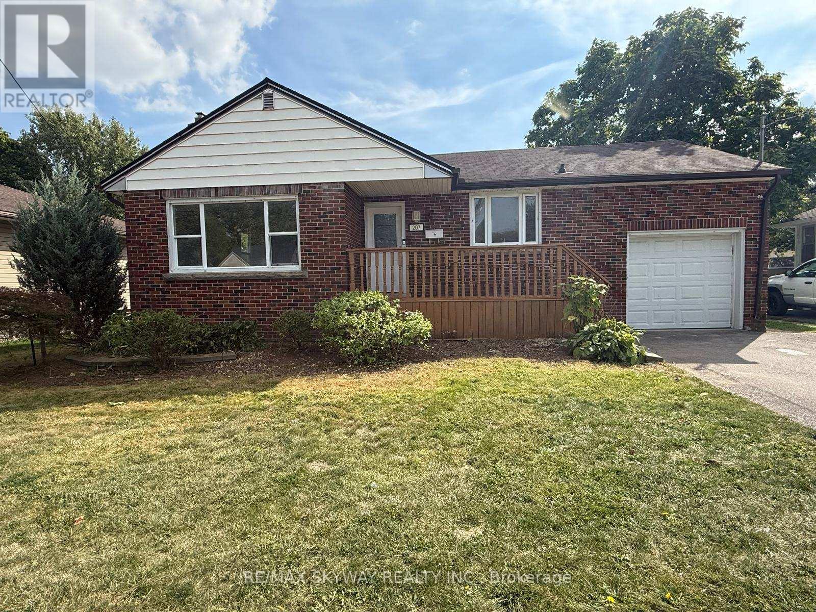 207 Thorold Rd, Welland, ON L3C 3V9