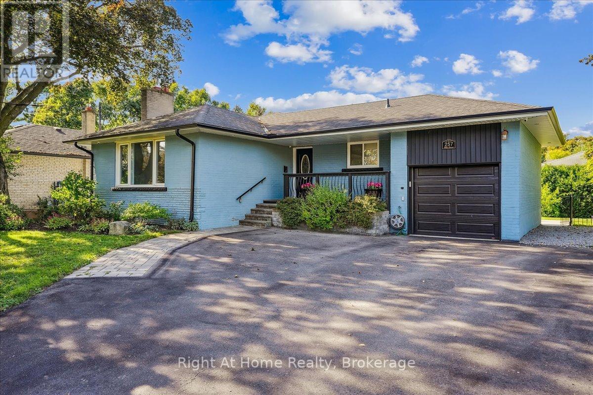 257 Wales Cres, Oakville, ON L6L 3X8