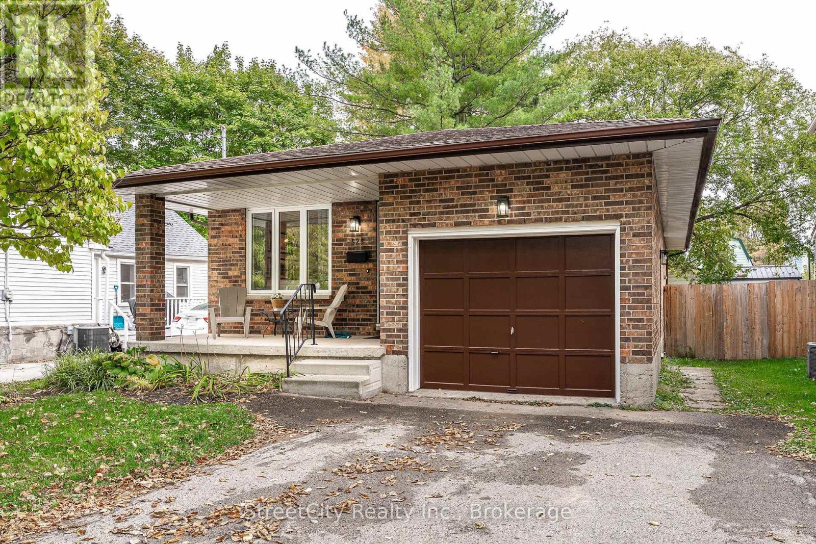 525 Albert St, Stratford, ON N5A 3L6