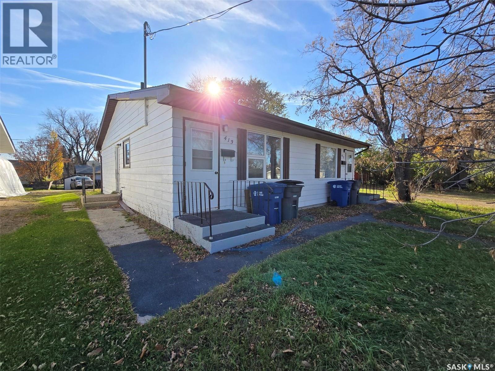 413 415 Calgary St, Broadview, SK S0G 0K0