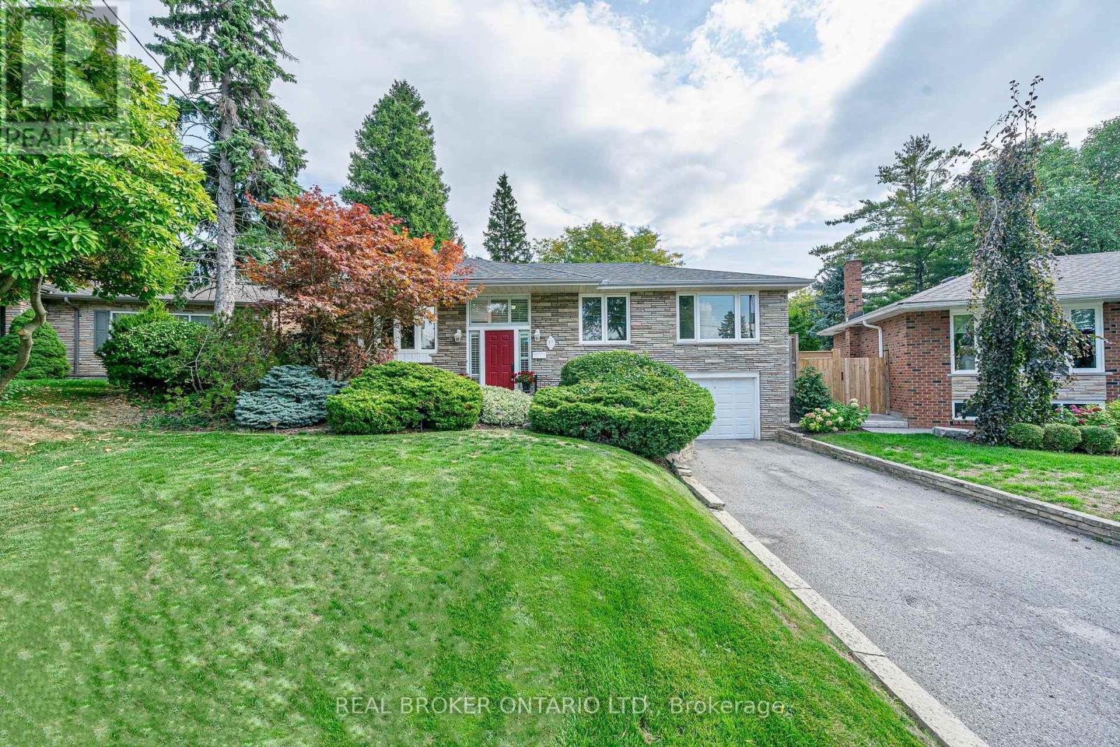 15 Caronport Cres, Toronto, ON M3A 1G9