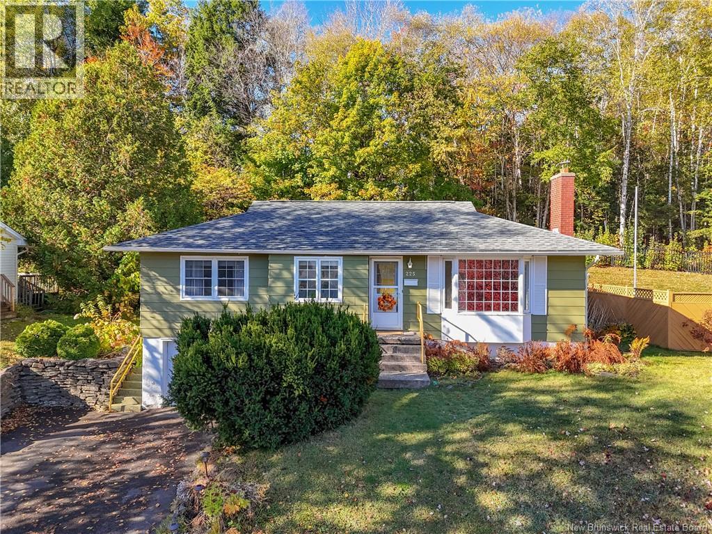225 Woodbridge St, Fredericton, NB E3B 4R4