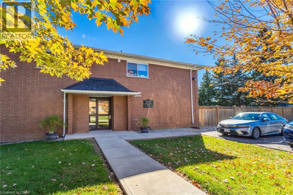 2069 Meadowbrook Road Unit 10, Burlington, ON L7P 2A3