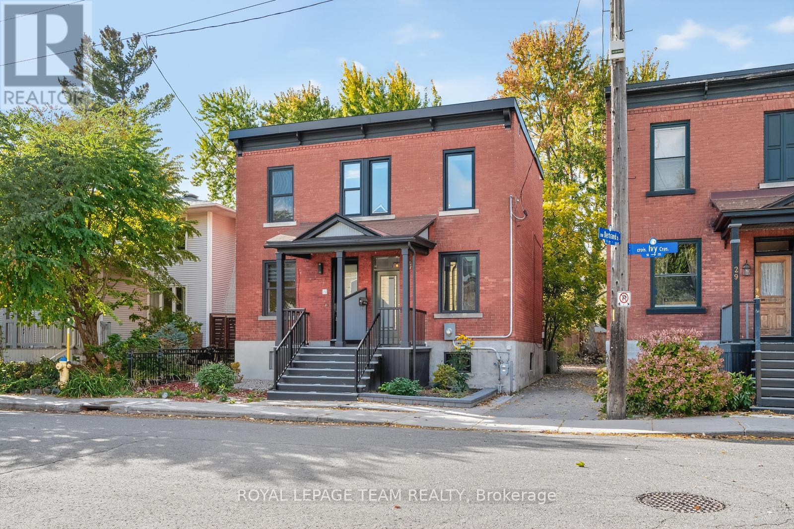 27 Ivy Cres, Ottawa, ON K1M 1Y1