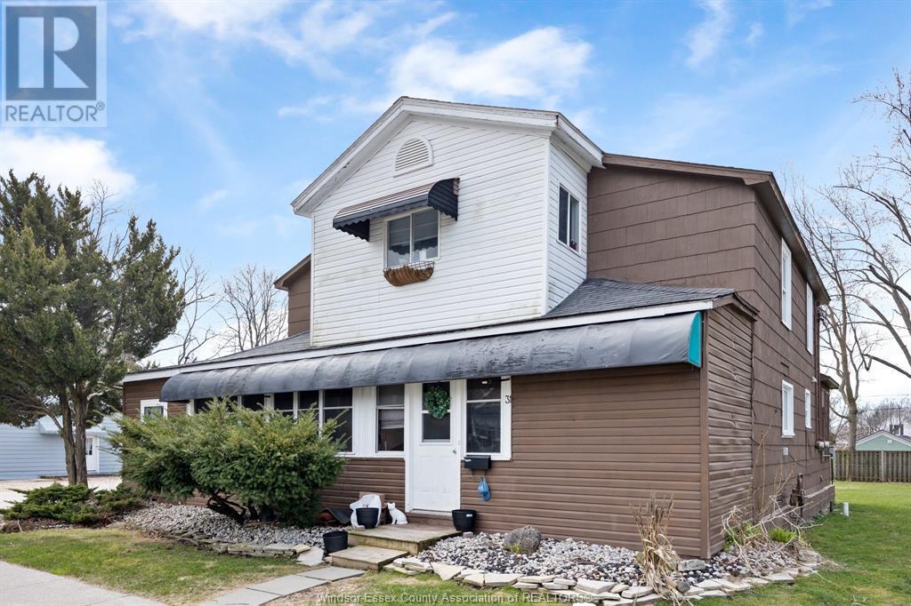 31 Pearl, Kingsville, ON N9Y 1V3