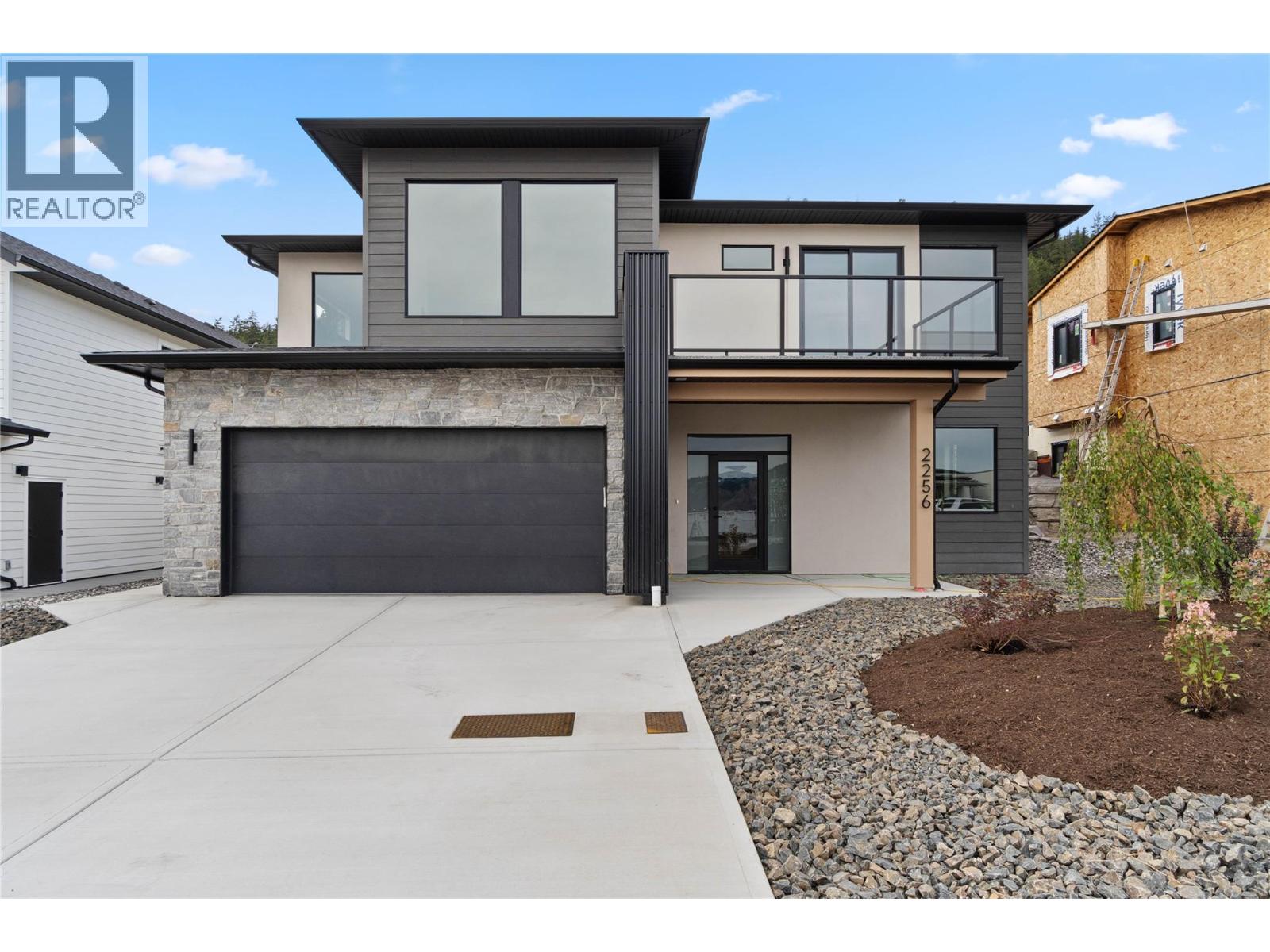 2256 Coldwater Dr, Kamloops, BC V2E 0E6