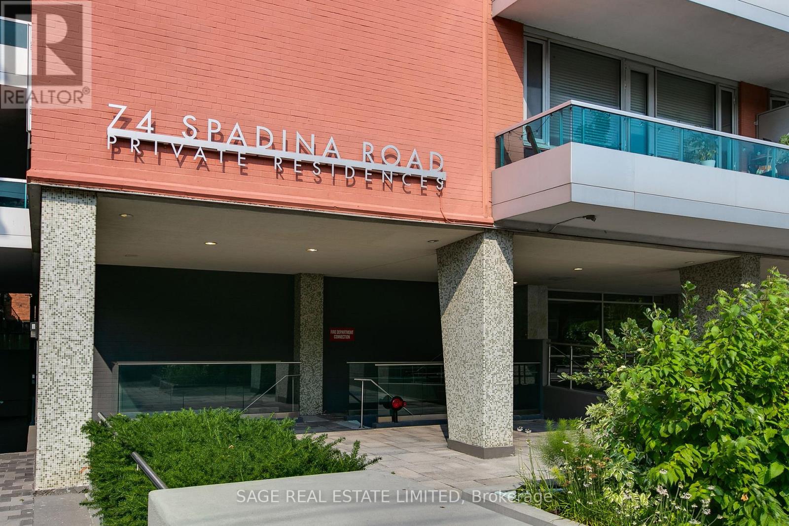 204 74 Spadina Rd, Toronto, ON M5R 2T5