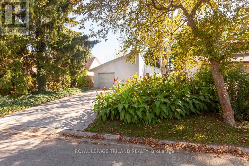 23 Crabtree Ave, London, ON N6G 2H6